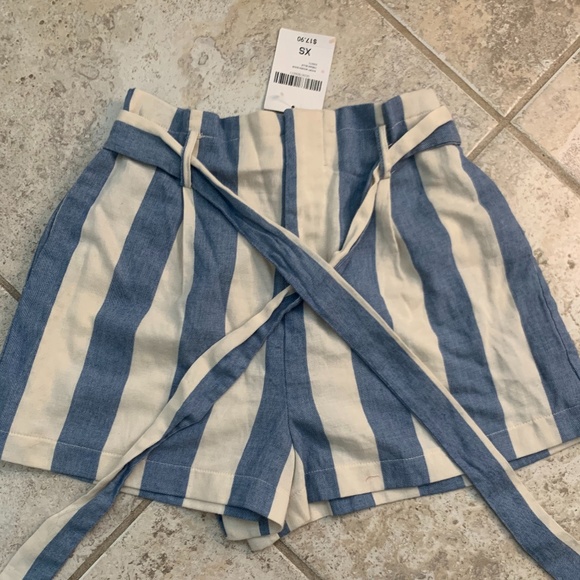 Forever 21 Pants - NWT- Blue/White Shorts